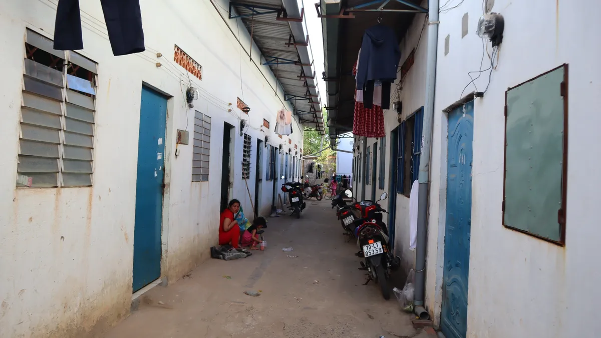 Nhiều chủ nh&agrave; trọ ở H&agrave; Nội giảm tiền thu&ecirc; ph&ograve;ng cho người lao động - Ảnh 1.