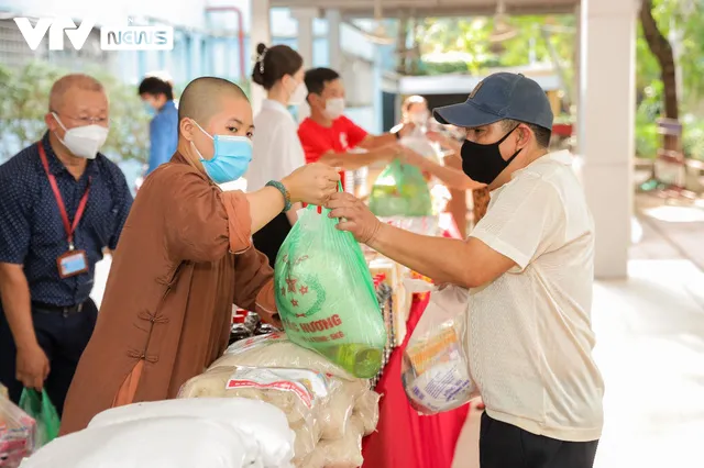 “Triệu túi an sinh” chung tay hỗ trợ người lao động nghèo vượt đại dịch - Ảnh 8.