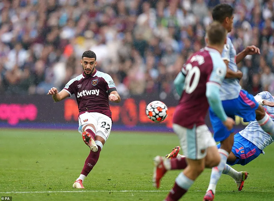 De Gea xuất sắc cản phá penalty, giữ lại 3 điểm cho Manchester United - Ảnh 1. De Gea xuất sắc cản phá penalty, giữ lại 3 điểm cho Manchester United - Ảnh 1.