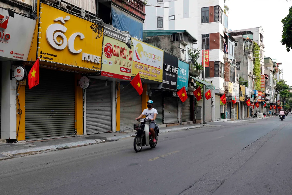 Hà Nội tĩnh lặng trong Ngày Quốc khánh ai ở đâu ở yên đó - Ảnh 29.