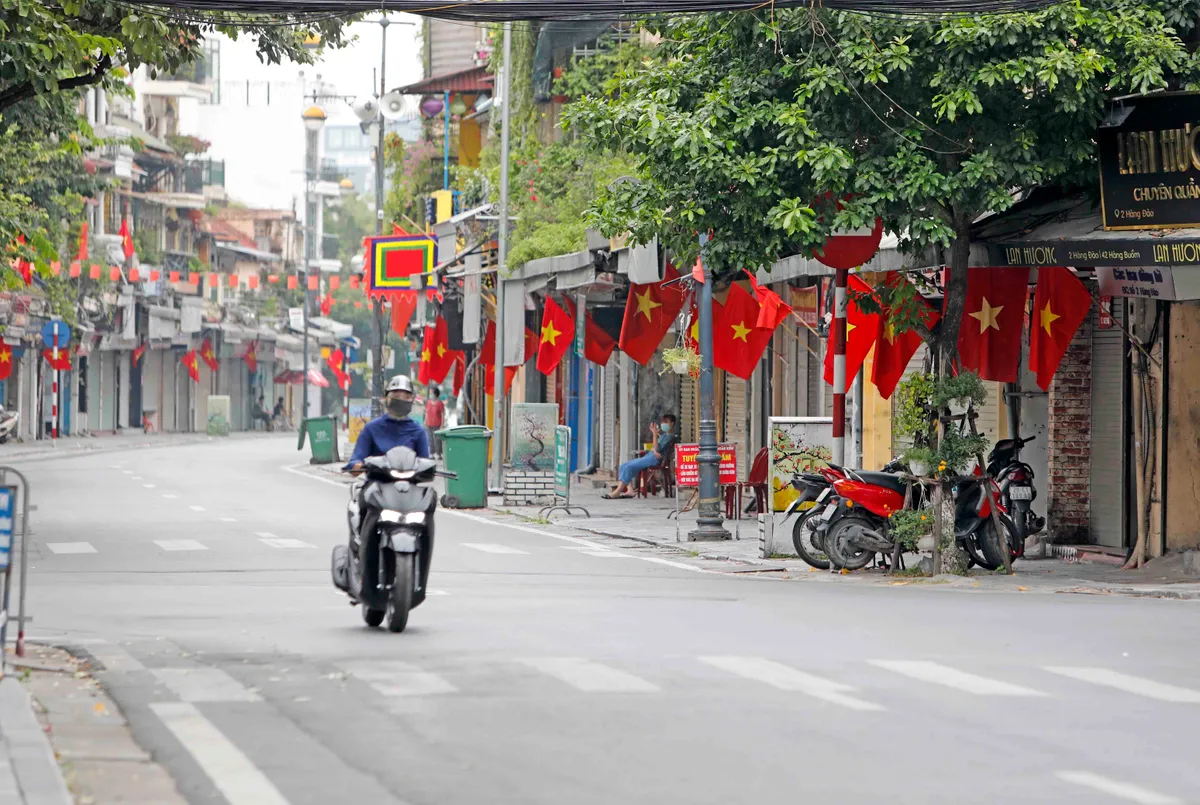 Hà Nội tĩnh lặng trong Ngày Quốc khánh ai ở đâu ở yên đó - Ảnh 20.