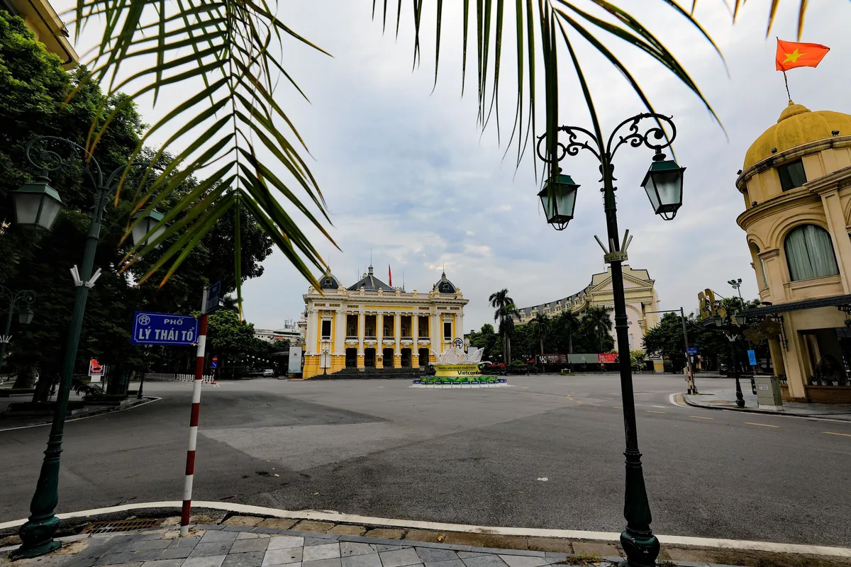 Hà Nội tĩnh lặng trong Ngày Quốc khánh ai ở đâu ở yên đó - Ảnh 16.