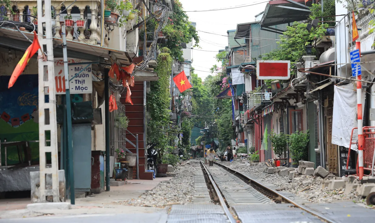 Hà Nội tĩnh lặng trong Ngày Quốc khánh ai ở đâu ở yên đó - Ảnh 6.