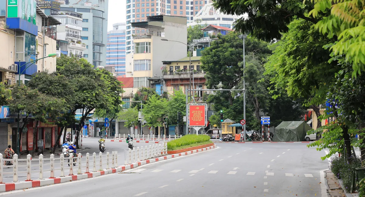 Hà Nội tĩnh lặng trong Ngày Quốc khánh ai ở đâu ở yên đó - Ảnh 2.