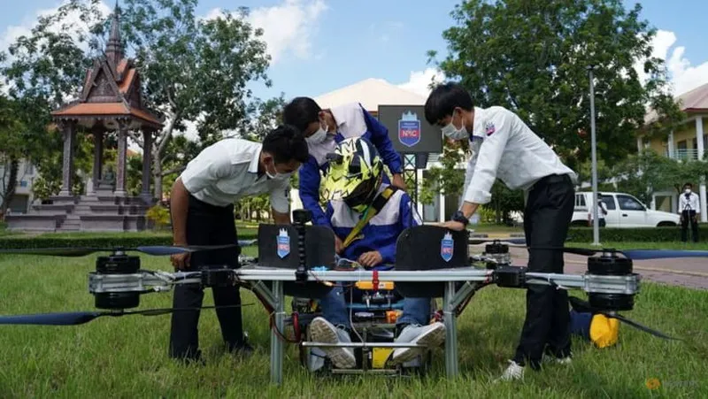 Sinh viên Campuchia chế tạo taxi bay không người lái - Ảnh 2.