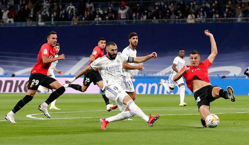 Dội mưa b&agrave;n thắng v&agrave;o lưới Mallorca, Real Madrid x&acirc;y chắc ng&ocirc;i đầu La Liga - Ảnh 1.