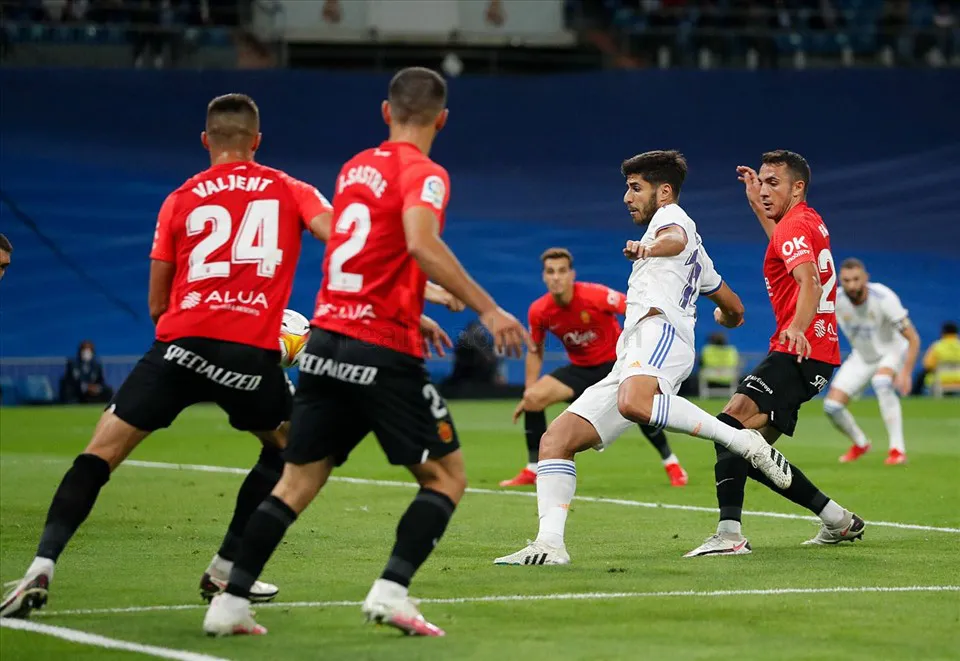 Dội mưa b&agrave;n thắng v&agrave;o lưới Mallorca, Real Madrid x&acirc;y chắc ng&ocirc;i đầu La Liga - Ảnh 2.