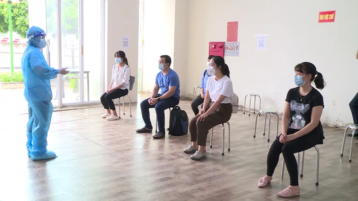 Bệnh viện Đa khoa Đông Anh tổ chức diễn tập tiếp nhận và điều trị người bệnh COVID-19 - Ảnh 3. Bệnh viện Đa khoa Đông Anh tổ chức diễn tập tiếp nhận và điều trị người bệnh COVID-19 - Ảnh 3.
