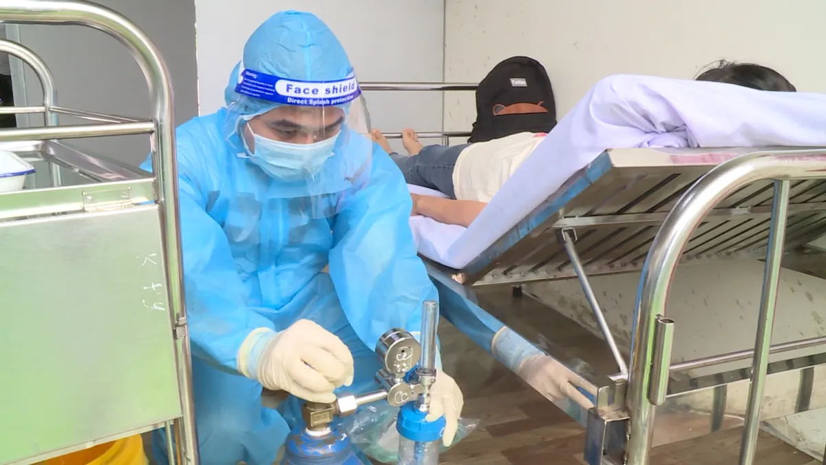 Bệnh viện Đa khoa Đông Anh tổ chức diễn tập tiếp nhận và điều trị người bệnh COVID-19 - Ảnh 6. Bệnh viện Đa khoa Đông Anh tổ chức diễn tập tiếp nhận và điều trị người bệnh COVID-19 - Ảnh 6.