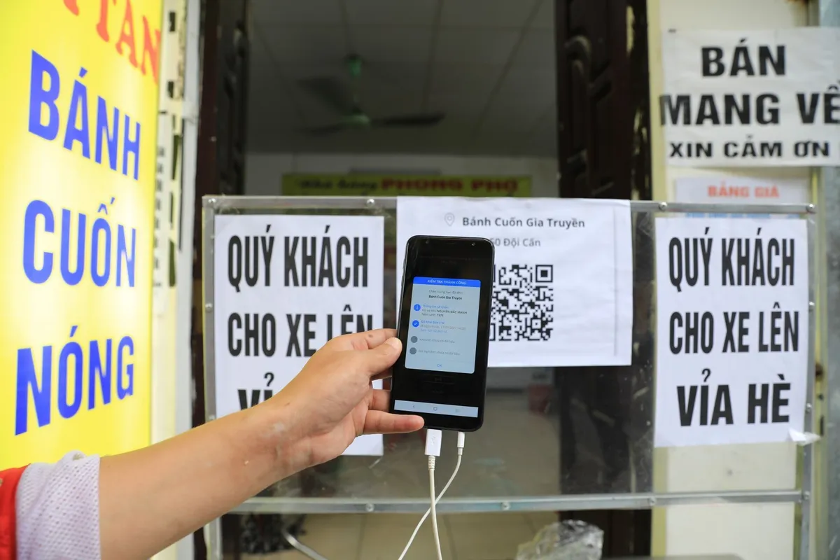 Hà Nội bắt buộc các nhà hàng, quán ăn được mở cửa phải tạo điểm quét QR Code - Ảnh 3.