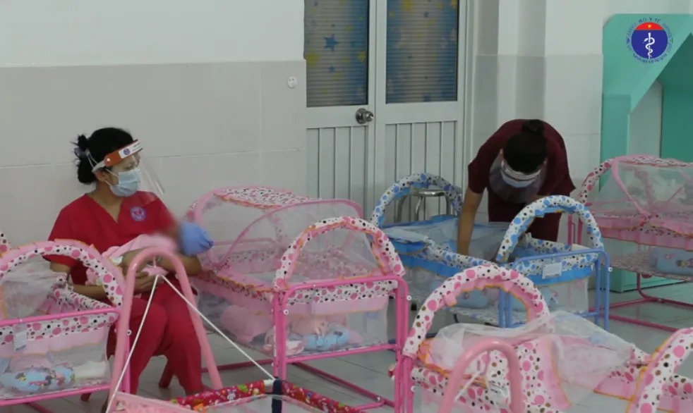 Gia đình thứ 2 của các bé sơ sinh có mẹ là F0 - Ảnh 1.