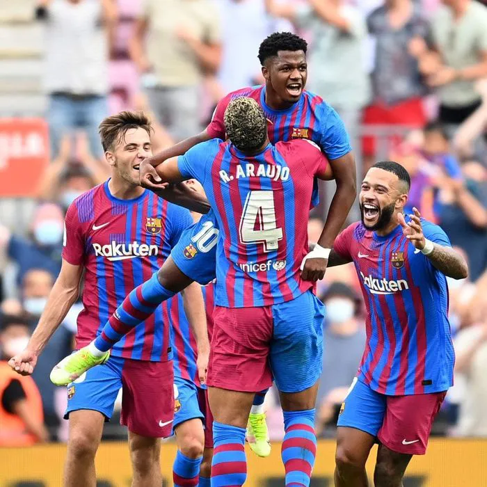 Barcelona thắng tưng bừng Levante trong ngày vắng Koeman - Ảnh 3. Barcelona thắng tưng bừng Levante trong ngày vắng Koeman - Ảnh 3.