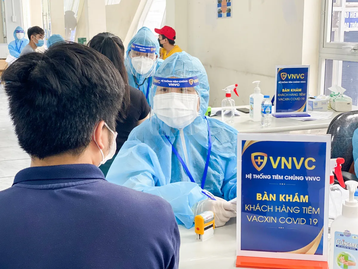VNVC bàn giao hơn 1,3 triệu liều vaccine AstraZeneca cho Bộ Y tế - Ảnh 5.