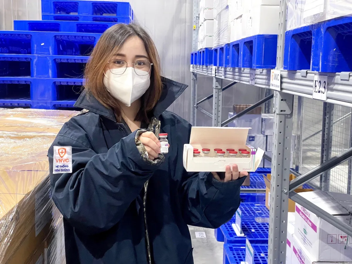 VNVC bàn giao hơn 1,3 triệu liều vaccine AstraZeneca cho Bộ Y tế - Ảnh 4.