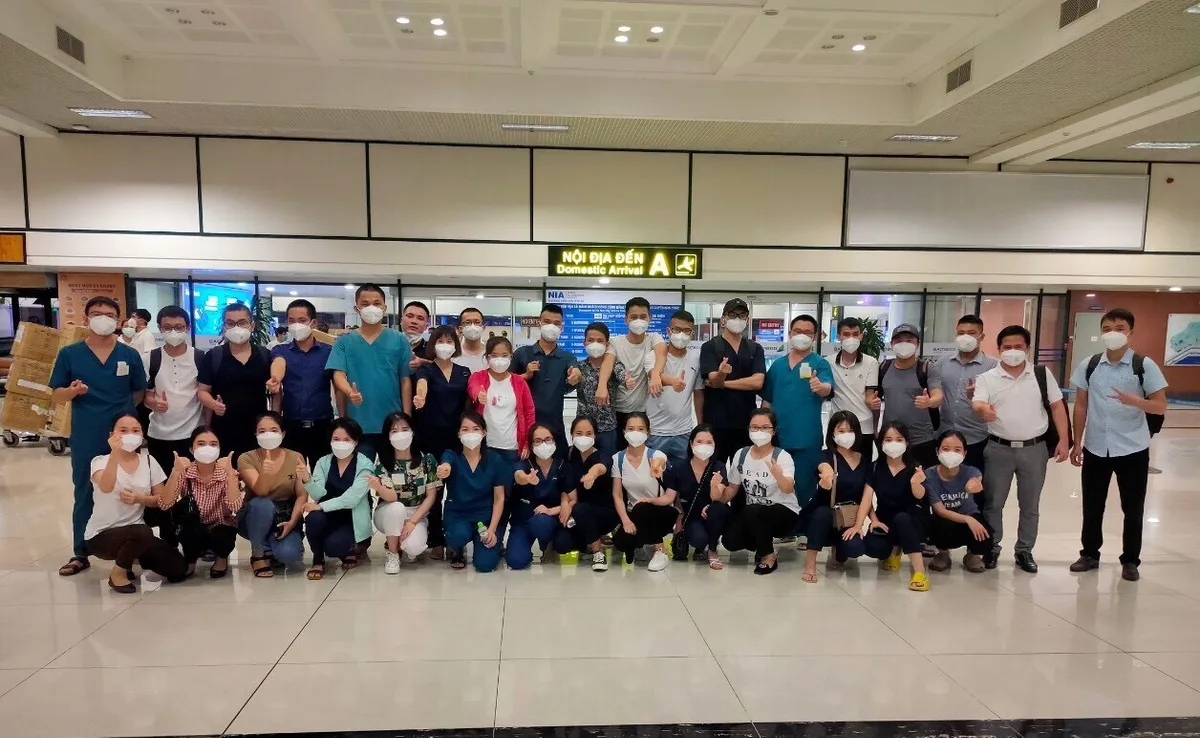 Ng&agrave;y trở về của những c&aacute;n bộ y tế từng qu&ecirc;n m&igrave;nh lao v&agrave;o t&acirc;m dịch - Ảnh 3.