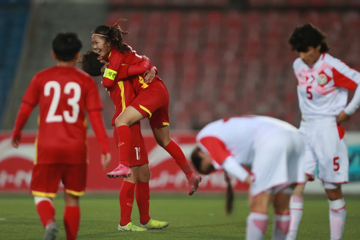 Thắng cách biệt Tajikistan 7-0, ĐT nữ Việt Nam giành vé dự VCK ASIAN Cup 2022 - Ảnh 2. Thắng cách biệt Tajikistan 7-0, ĐT nữ Việt Nam giành vé dự VCK ASIAN Cup 2022 - Ảnh 2.