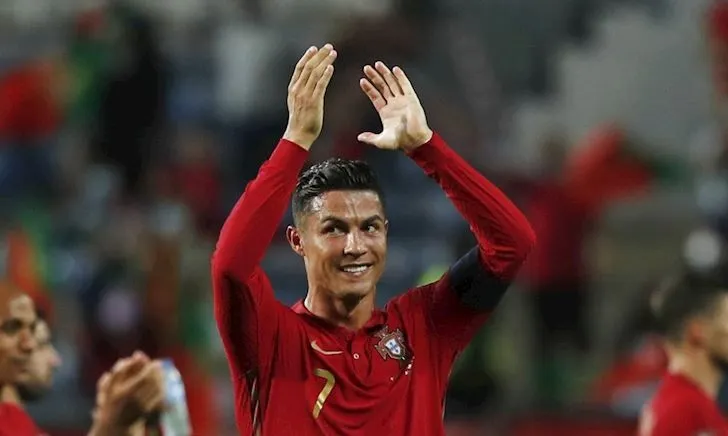 Sốt vé xem trận Manchester United - Newcastle United vì Ronaldo - Ảnh 1. Sốt vé xem trận Manchester United - Newcastle United vì Ronaldo - Ảnh 1.