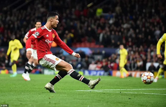 UEFA Champions League: Ronaldo ghi bàn phút cuối, Man Utd ngược dòng kịch tính trước Villarreal - Ảnh 4. UEFA Champions League: Ronaldo ghi bàn phút cuối, Man Utd ngược dòng kịch tính trước Villarreal - Ảnh 4.