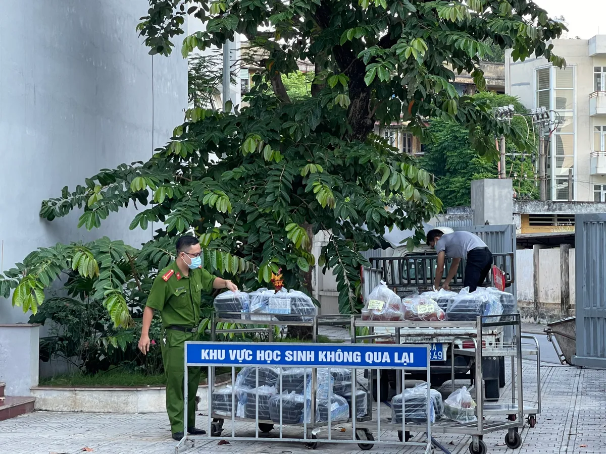 Bếp Đồng Hành đỏ lửa yêu thương chung tay cùng lực lượng tuyến đầu chống dịch - Ảnh 4.