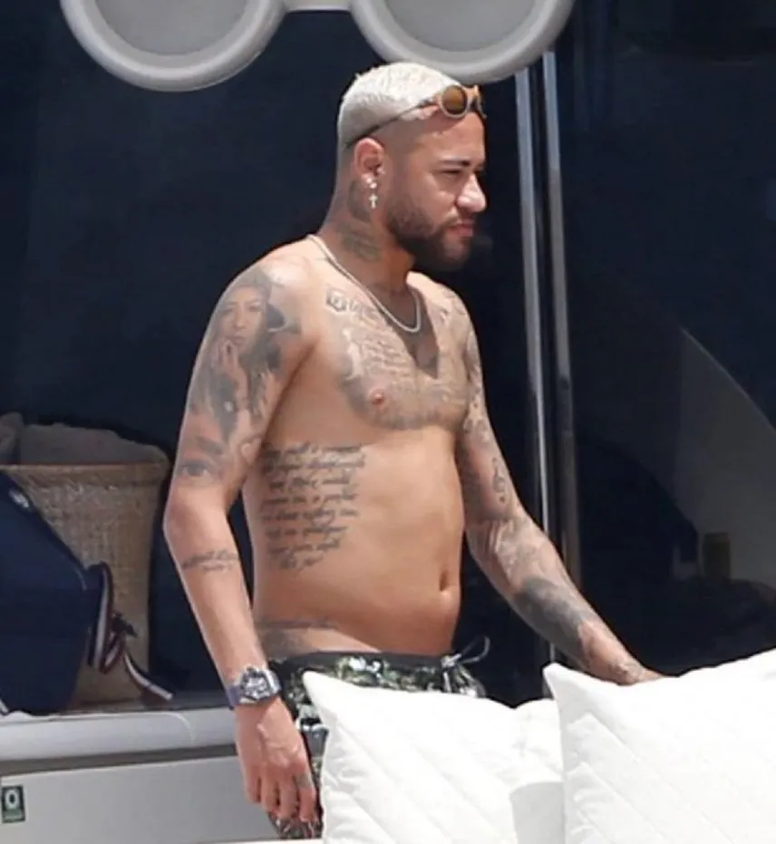 Neymar khoe cơ bụng, đập tan chỉ trích thừa cân - Ảnh 4. Neymar khoe cơ bụng, đập tan chỉ trích thừa cân - Ảnh 4.