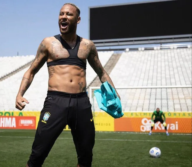 Neymar khoe cơ bụng, đập tan chỉ trích thừa cân - Ảnh 2. Neymar khoe cơ bụng, đập tan chỉ trích thừa cân - Ảnh 2.