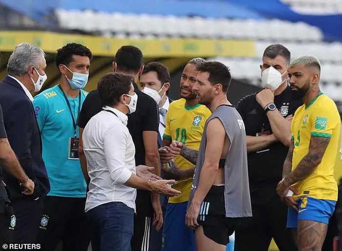 Messi bức xúc vì trận đấu bị hủy, ĐT Argentina rời Brazil về nước - Ảnh 1.