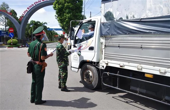 Nhiều tỉnh, thành ĐBSCL nới lỏng giãn cách xã hội - Ảnh 2.