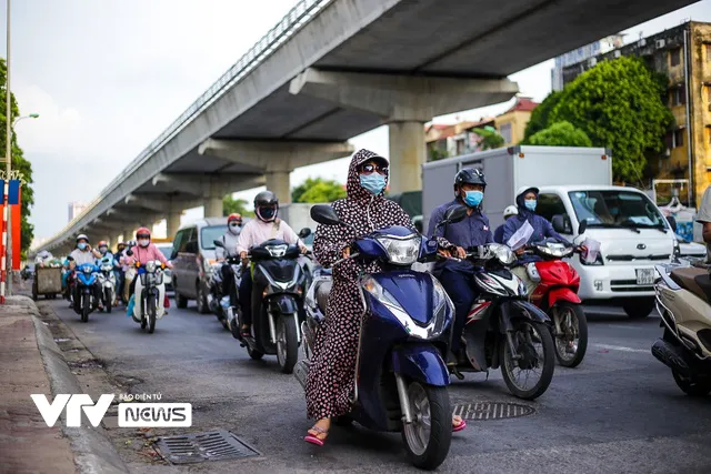 Hà Nội: Tăng cường lực lượng chức năng, tránh ùn tắc tại điểm “nóng” giao thông - Ảnh 8.