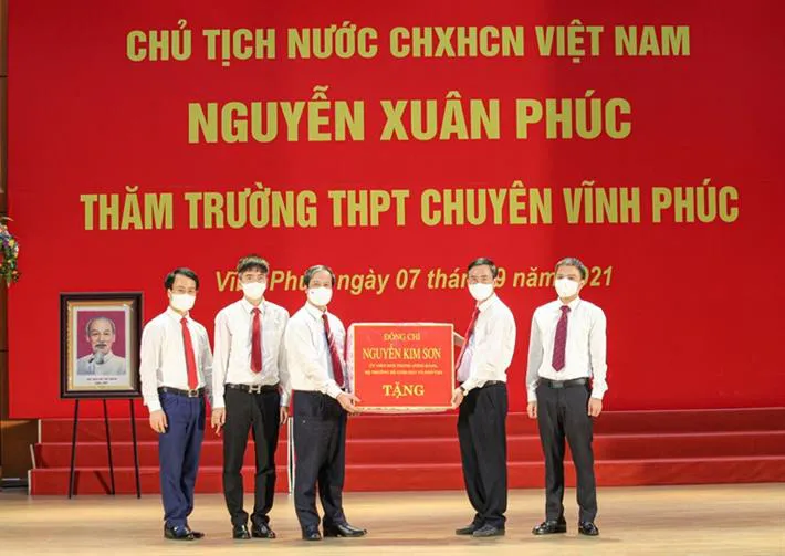 Chủ tịch nước: Thực hiện tốt phương châm trường học an toàn, học sinh tích cực - Ảnh 4.