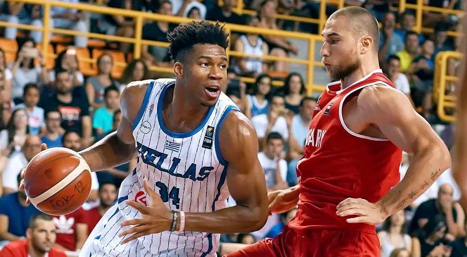 Giannis Antetokounmpo cân nhắc khả năng trở lại Châu Âu chơi bóng - Ảnh 1. Giannis Antetokounmpo cân nhắc khả năng trở lại Châu Âu chơi bóng - Ảnh 1.