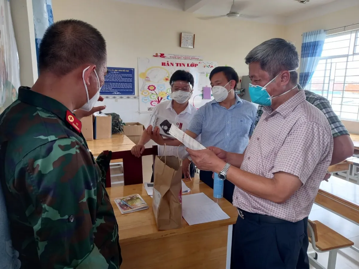 Thứ trưởng Nguyễn Trường Sơn: Cần quan tâm hơn tới đội ngũ thầy thuốc ở tâm dịch - Ảnh 1. Thứ trưởng Nguyễn Trường Sơn: Cần quan tâm hơn tới đội ngũ thầy thuốc ở tâm dịch - Ảnh 1.