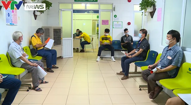 Đảm bảo an toàn tiêm chủng cho người cao tuổi, người có bệnh lý nền - Ảnh 2. Đảm bảo an toàn tiêm chủng cho người cao tuổi, người có bệnh lý nền - Ảnh 2.