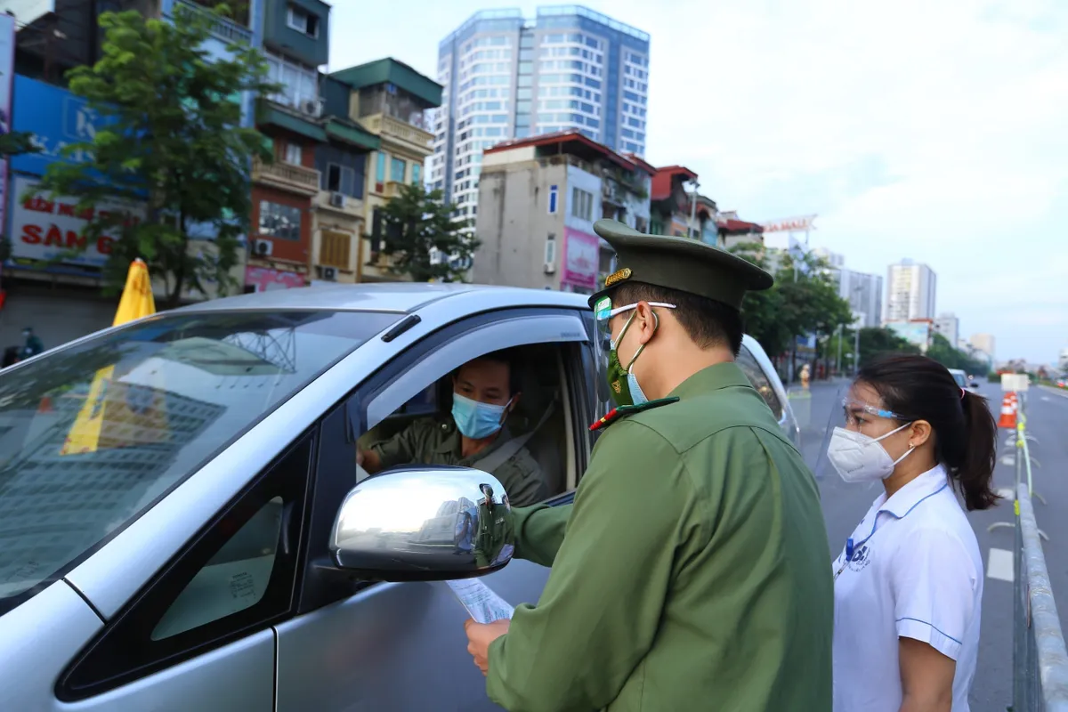 Từ hôm nay (8/9), Hà Nội kiểm soát chặt người ra vào Vùng 1, được sử dụng giấy đi đường cũ - Ảnh 4.