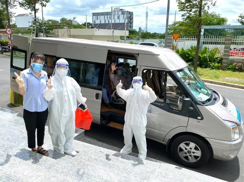 31 bệnh nhân COVID-19 nặng được xuất viện - Ảnh 1.