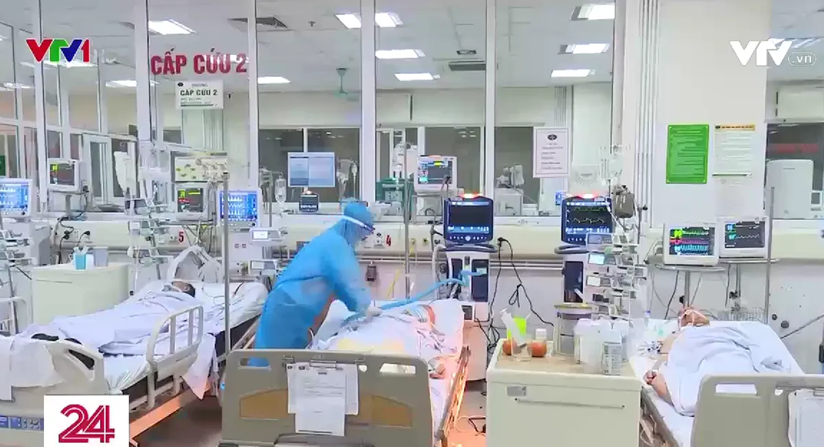 Tết Dương lịch bận rộn của các bác sĩ trong khu điều trị F0 - Ảnh 1.