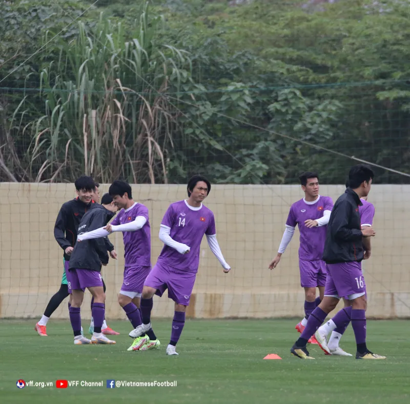 ĐT Việt Nam hứng khởi trong buổi tập đầu tiên của năm 2022 - Ảnh 1. ĐT Việt Nam hứng khởi trong buổi tập đầu tiên của năm 2022 - Ảnh 1.