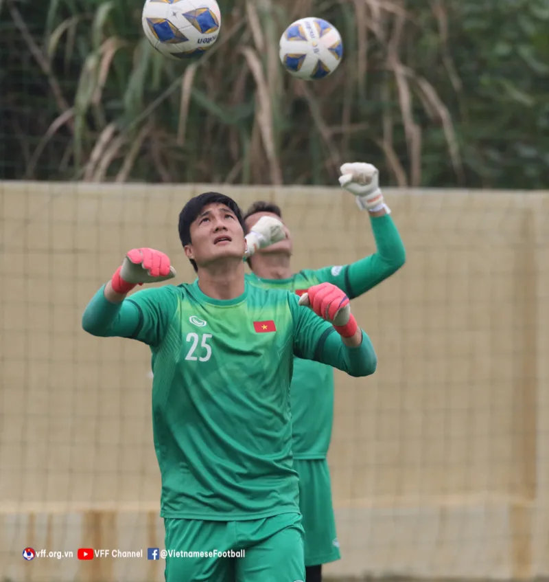 ĐT Việt Nam hứng khởi trong buổi tập đầu tiên của năm 2022 - Ảnh 5. ĐT Việt Nam hứng khởi trong buổi tập đầu tiên của năm 2022 - Ảnh 5.