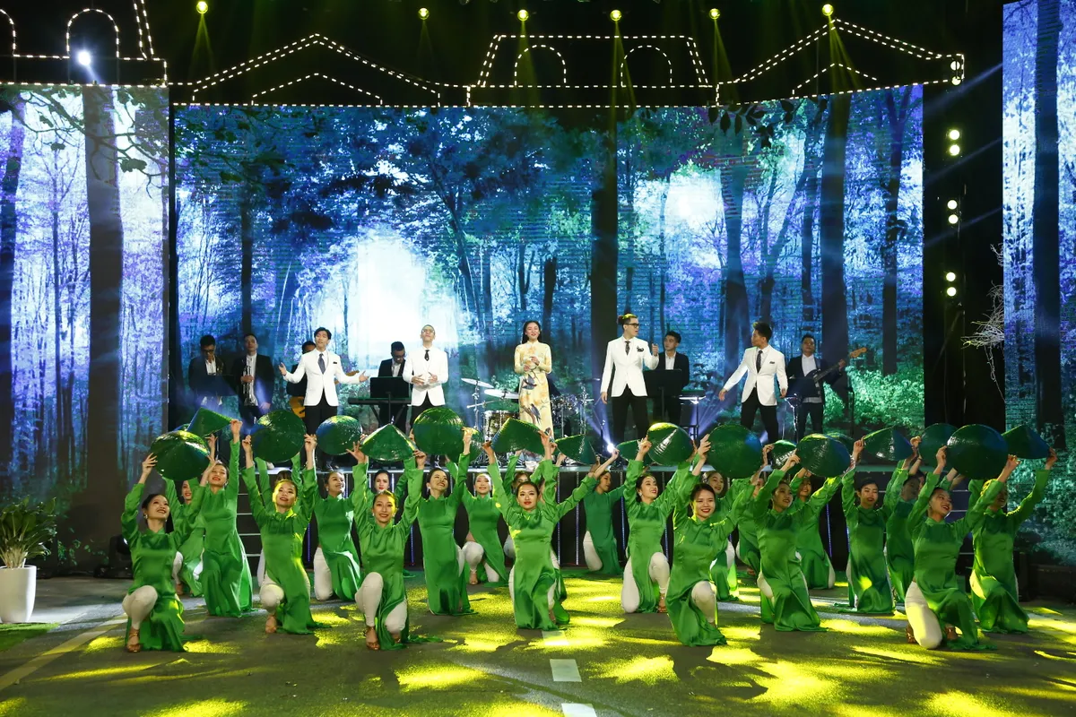 Loạt hình ảnh ấn tượng trong Vũ khúc ánh sáng - Countdown 2022 - Ảnh 18.