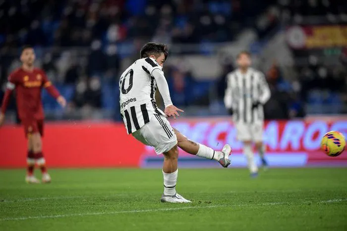 Ghi 3 bàn trong 7 phút, Juventus ngược dòng kịch tính trước AS Roma - Ảnh 2. Ghi 3 bàn trong 7 phút, Juventus ngược dòng kịch tính trước AS Roma - Ảnh 2.