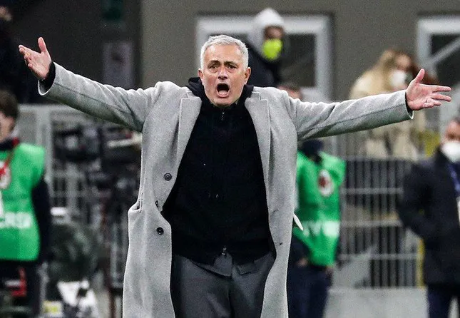 HLV Jose Mourinho: Cầu thủ của tôi hoảng loạn khi Juventus rút ngắn tỷ số - Ảnh 2. HLV Jose Mourinho: Cầu thủ của tôi hoảng loạn khi Juventus rút ngắn tỷ số - Ảnh 2.