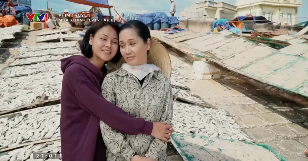 M&ugrave;a xu&acirc;n ở lại - Tập cuối: H&ograve;a trở lại bản, mở l&ograve;ng với anh bộ đội bi&ecirc;n ph&ograve;ng - Ảnh 1.