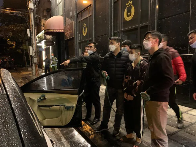 H&agrave; Nội: Lại th&ecirc;m 1 vụ d&ugrave;ng dao cứa cổ l&aacute;i xe taxi - Ảnh 1.