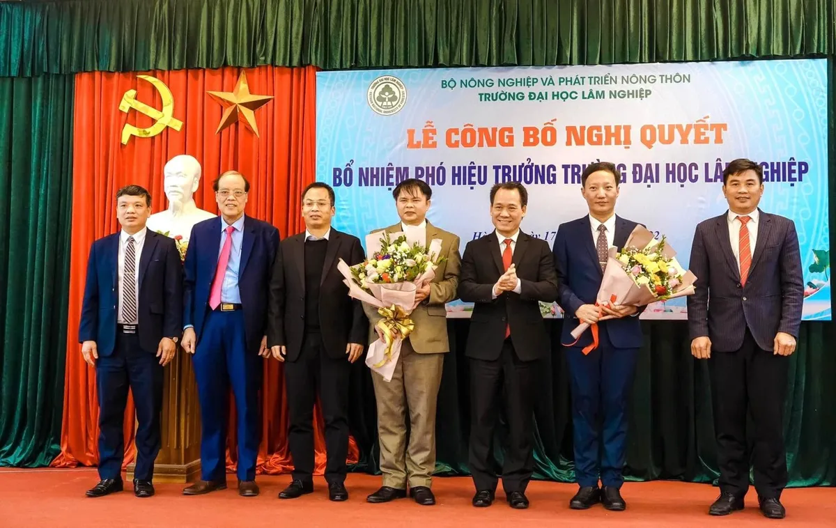 Trường Đại học Lâm nghiệp bổ nhiệm 2 Phó hiệu trưởng - Ảnh 1.