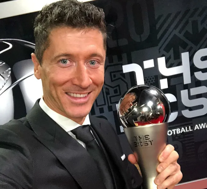 Lewandowski giành danh hiệu Cầu thủ xuất sắc nhất năm - Ảnh 1. Lewandowski giành danh hiệu Cầu thủ xuất sắc nhất năm - Ảnh 1.