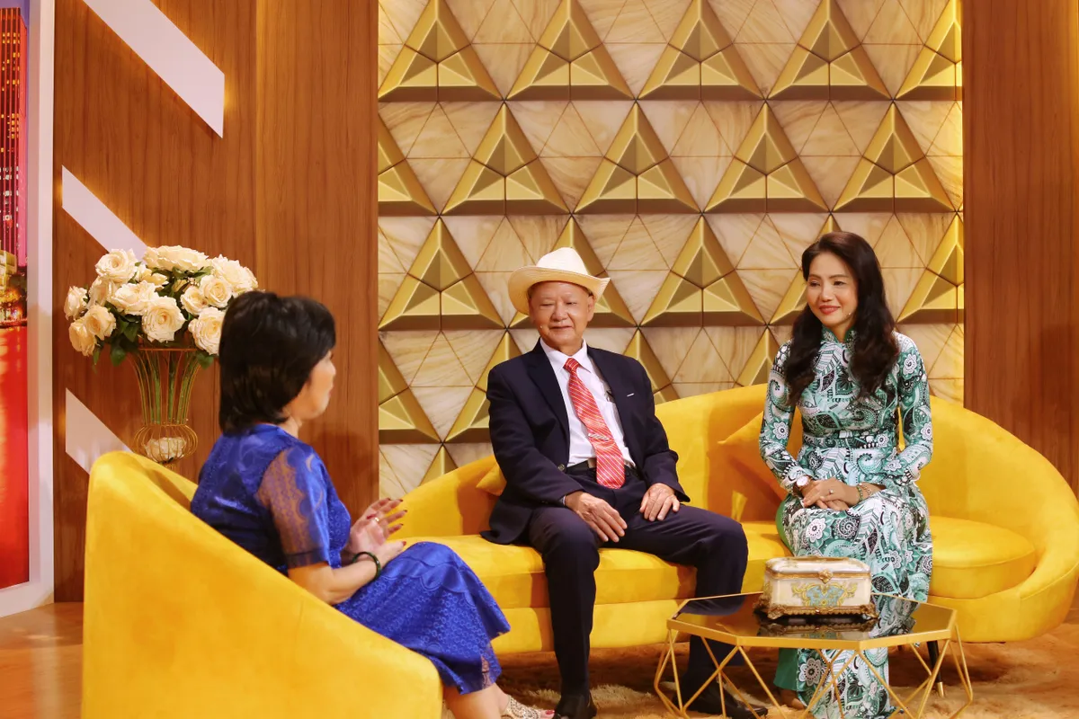 Được rủ đi c&ugrave;ng trong buổi hẹn mai mối, vợ trẻ b&eacute;n duy&ecirc;n với chồng lớn hơn 35 tuổi - Ảnh 2.