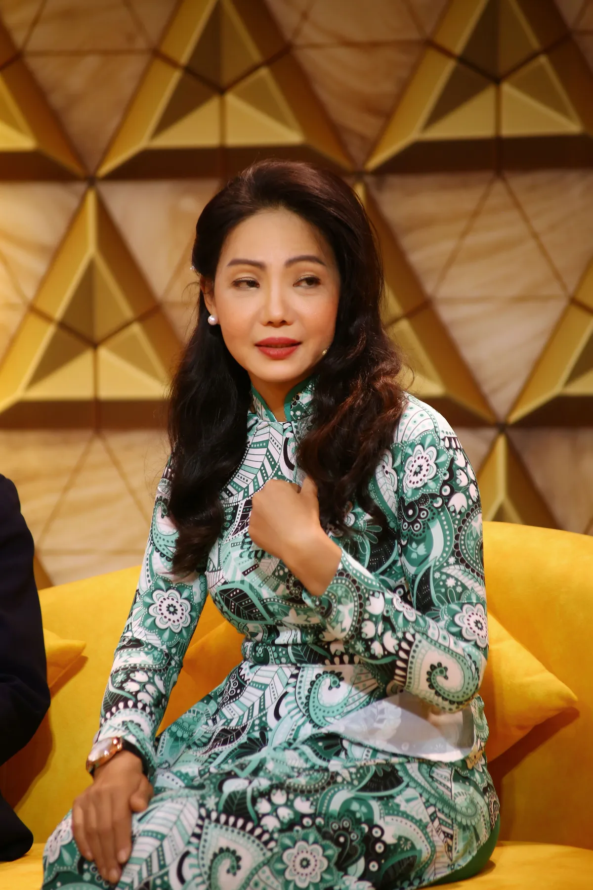 Được rủ đi c&ugrave;ng trong buổi hẹn mai mối, vợ trẻ b&eacute;n duy&ecirc;n với chồng lớn hơn 35 tuổi - Ảnh 1.