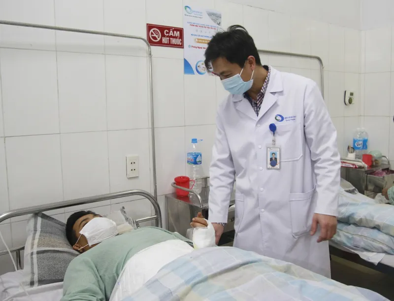Cảnh báo thương tích do tai nạn pháo nổ cận Tết - Ảnh 2.