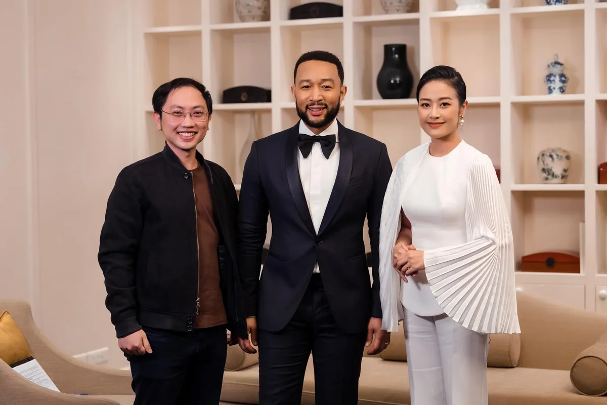 MC Phí Linh tiết lộ cuộc trò chuyện cùng John Legend - Ảnh 3.