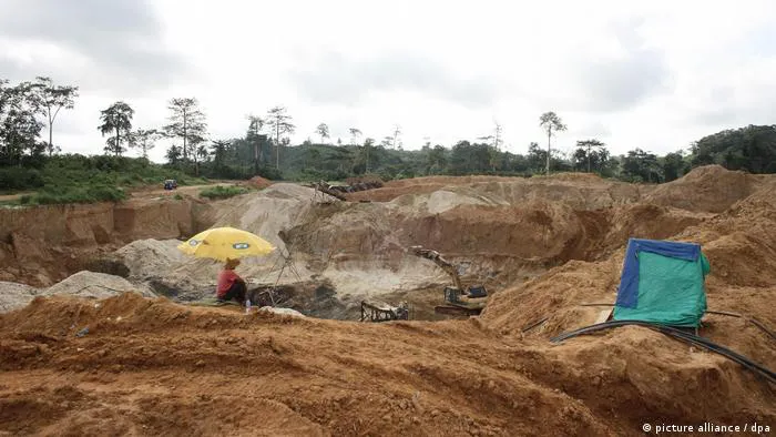 Tai nạn thuốc nổ khiến 500 tòa nhà bị phá hủy, gây nhiều thương vong tại Ghana - Ảnh 1.