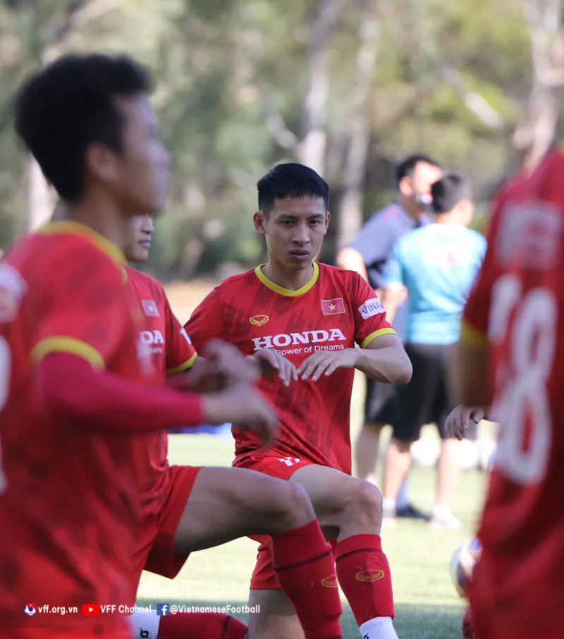 ĐT Việt Nam hứng khởi bước vào buổi tập đầu tiên tại Melbourne - Ảnh 2. ĐT Việt Nam hứng khởi bước vào buổi tập đầu tiên tại Melbourne - Ảnh 2.
